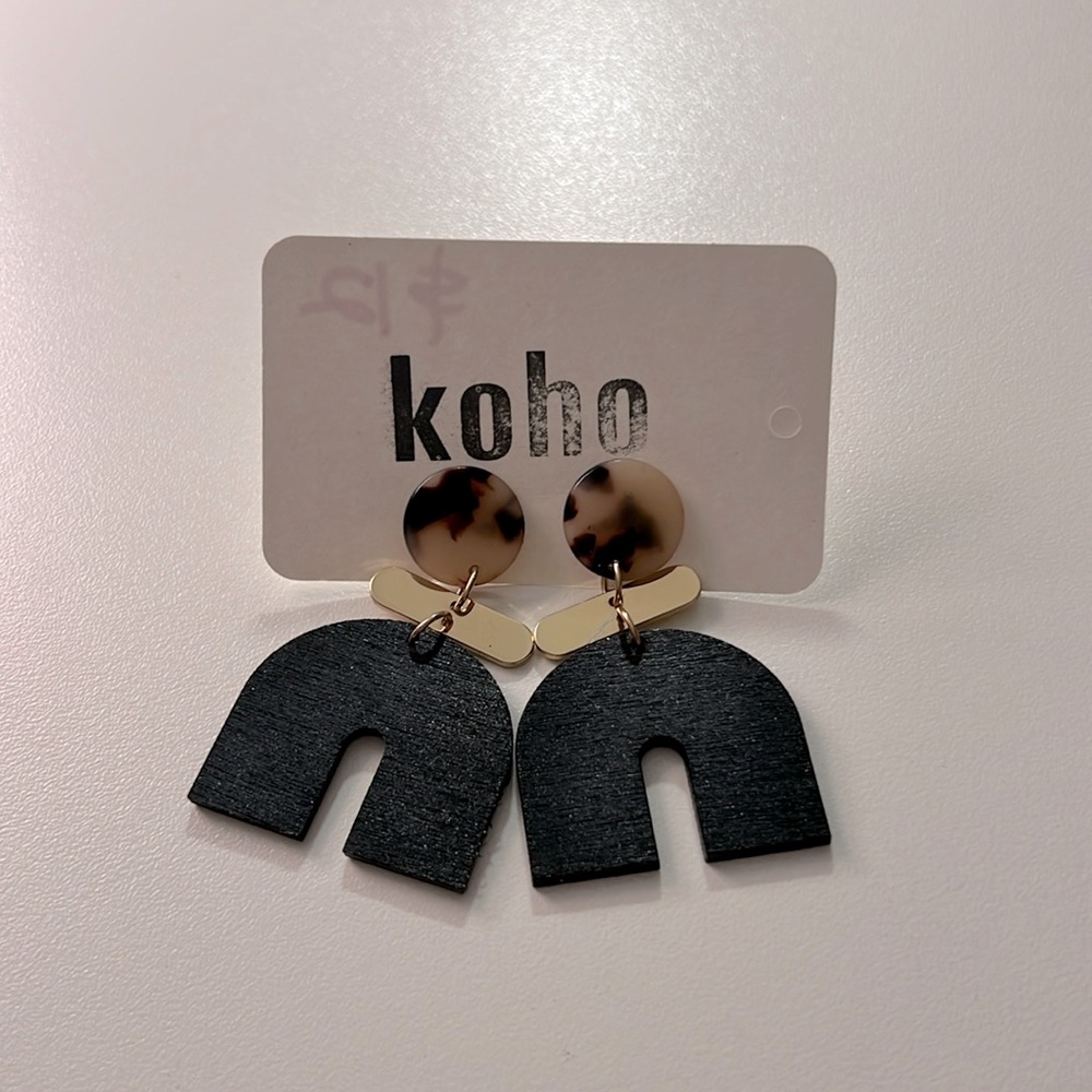 NWT Black and Tortoise Statement Earrings